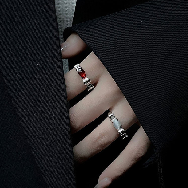 Irregular pleated opal open ring, a niche design for women, with a cold style and a high-end, light luxury and individual ring trend Application Scenario