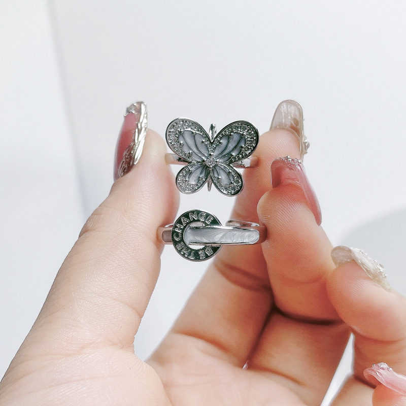 Simple white butterfly-shaped glazed open ring, a trendy Instagram niche design, light luxury and versatile, elegant and unique ring Application Scenario