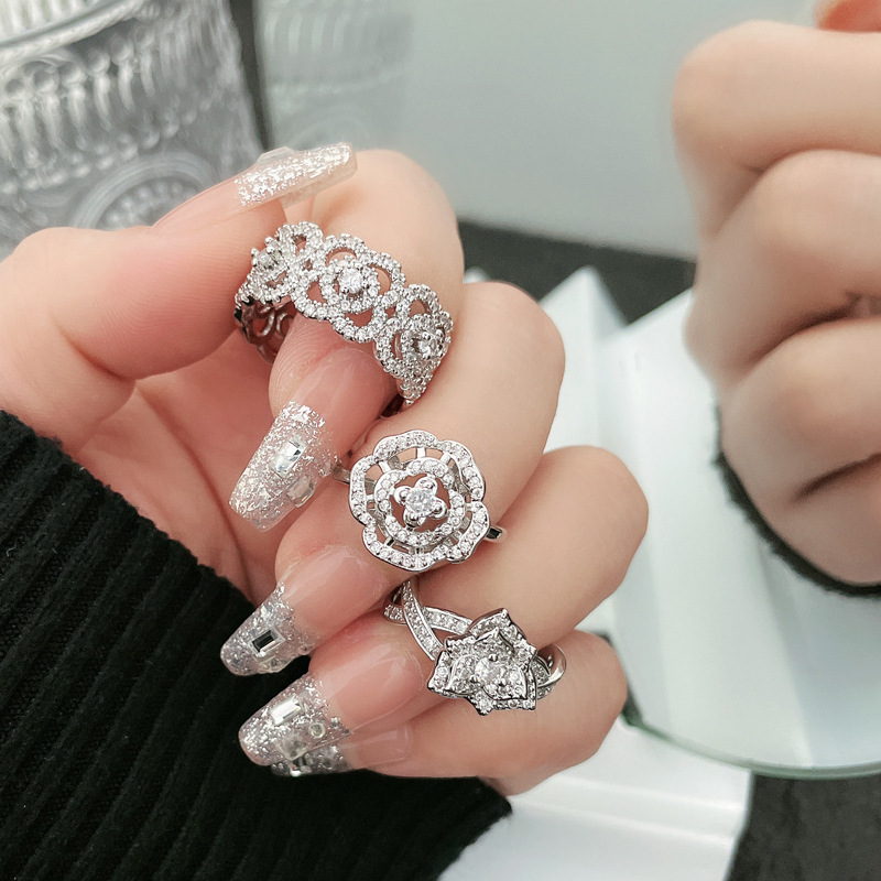 A full-diamond high-end ring, a women's flower four-leaf clover, with a cold style and adjustable opening, is a light luxury ring with a touch of elegance full figure
