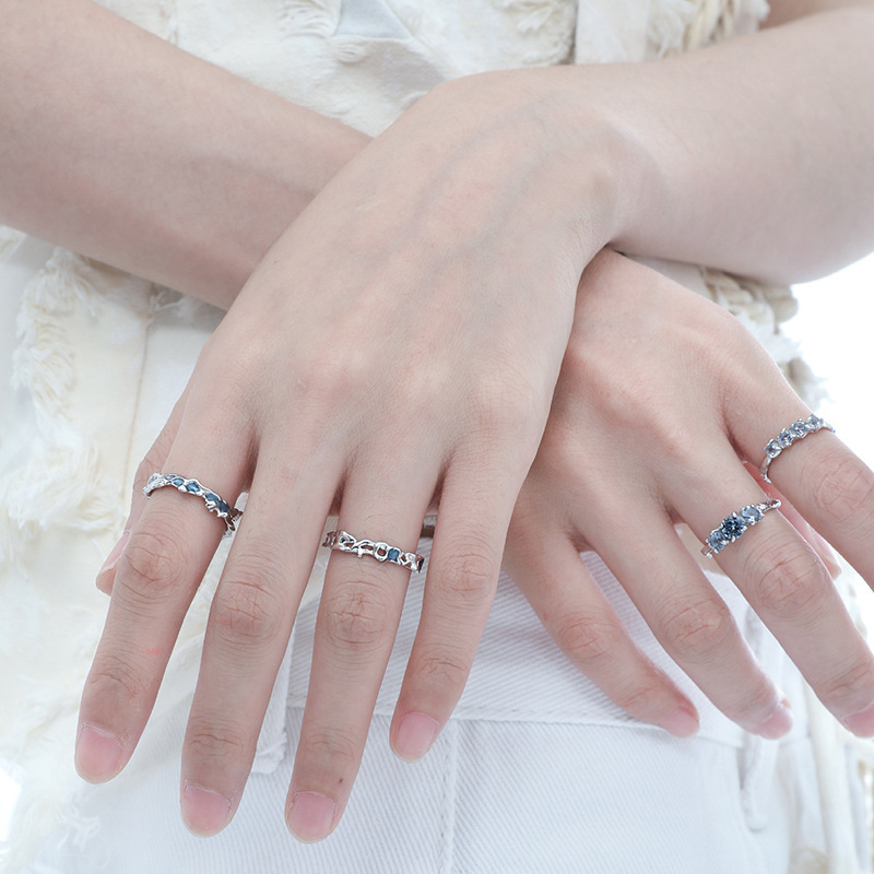 This is a niche design with a cold and elegant style, exuding a sense of sophistication. It's a fashionable, individualistic, and versatile open-top ring for women, a new release in 2023 Specification drawing