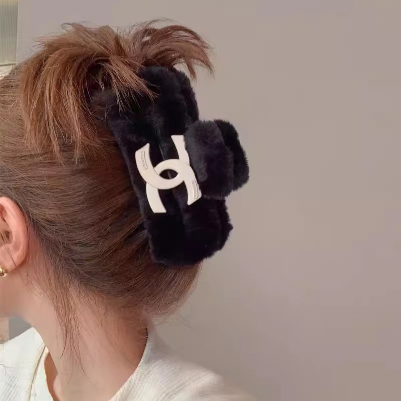 Xiaoxiangfeng Double C Square Grabber Spring/Summer large high-end hair clip, light luxury furry headwear, fluffy shark clip details Picture