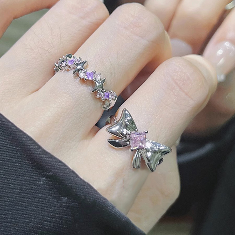 A new and unique Y2K food ring for women with a sweet and cool pink diamond bow and zircon star opening full figure