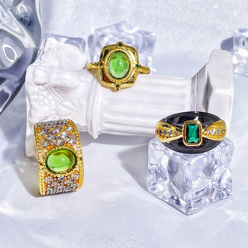 The golden retro court-style ring, a niche design for women with an open ring, exudes a sense of light luxury and sophistication, and is a fashionable and individual ring trend full figure