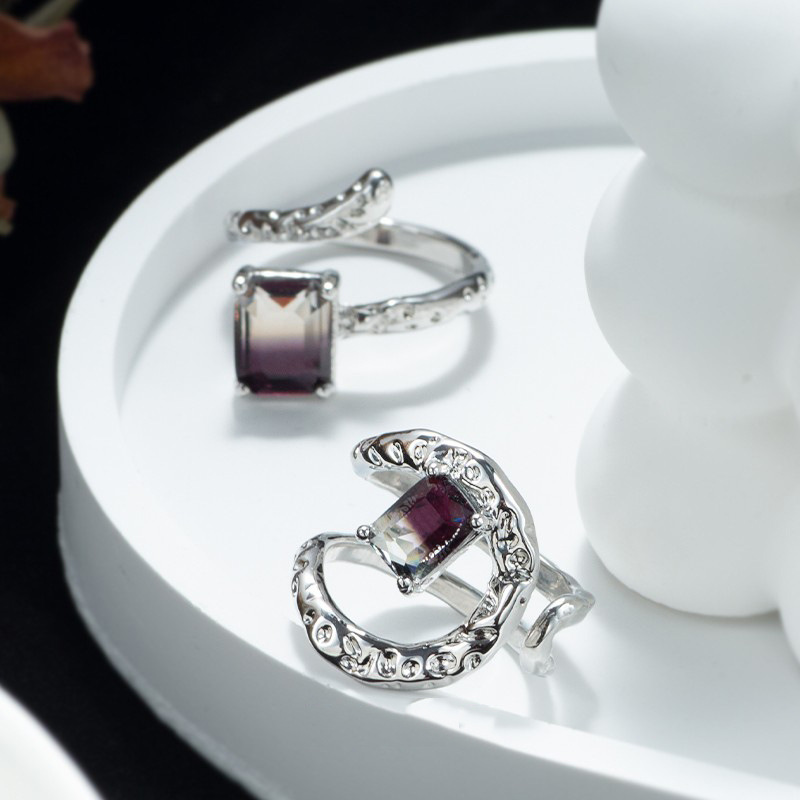 A niche black diamond zircon gradient hollowed-out opening ring for women on Instagram, with a cold and elegant style and a unique hip-hop food ring full figure