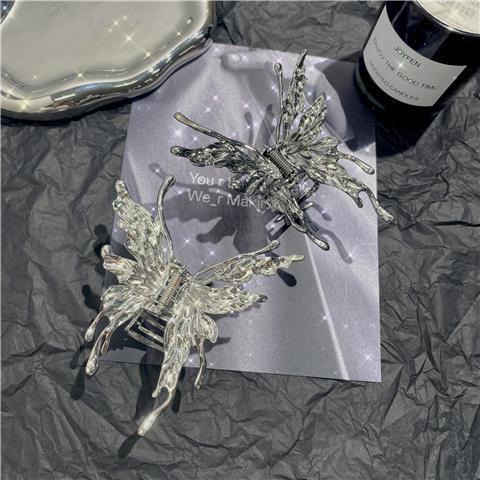 Liquid metal butterfly hairpin with a cold and cool design sense, a niche hairpin on the back of a woman's head, and a high-end shark hairpin headwear Application Scenario