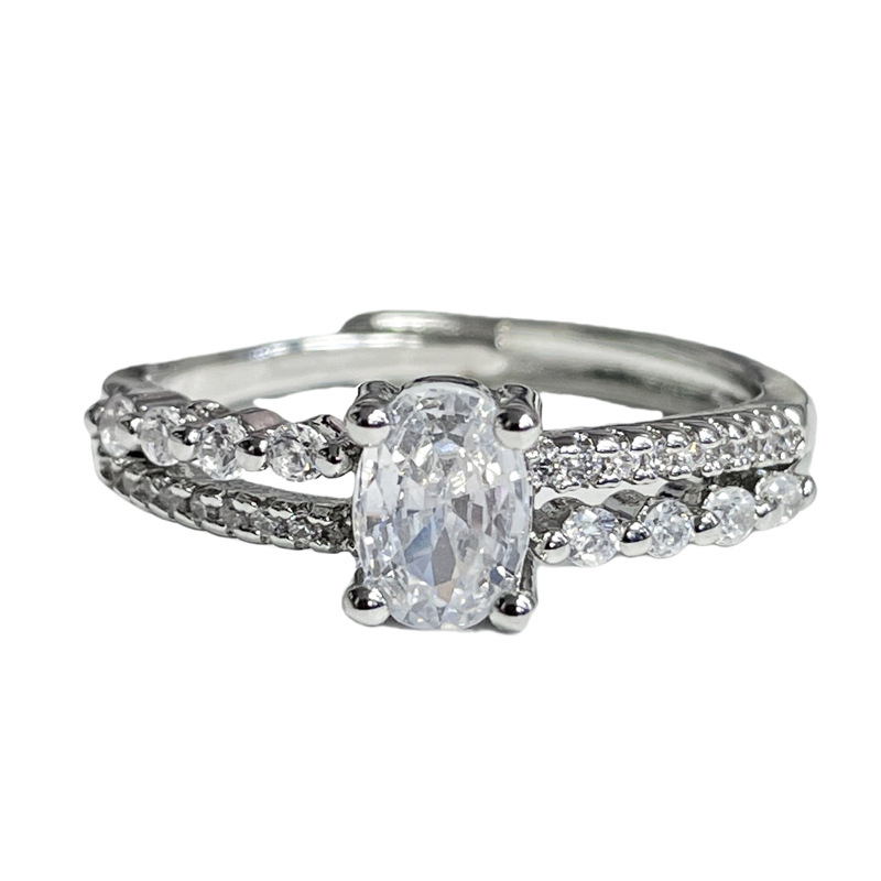 This elegant, fully diamond-studded, slightly sparkling, sweet, cool, and light luxury open-top ring is a niche design for women on Instagram. It's a friend ring with a cold style Item Picture