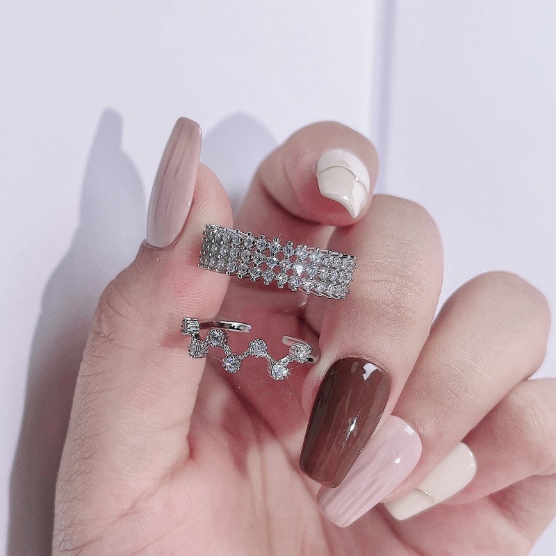The light luxury hollowed-out full diamond open ring is fashionable, high-end, exquisite and niche design. It has a cold style and is versatile. It's a trendy ring full figure
