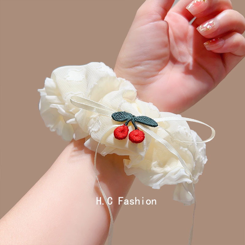 Cherry lace cream white large intestine hair band, Korean-style ins high-end look, bun hairstyle, oversized hair tie and hair accessory details Picture