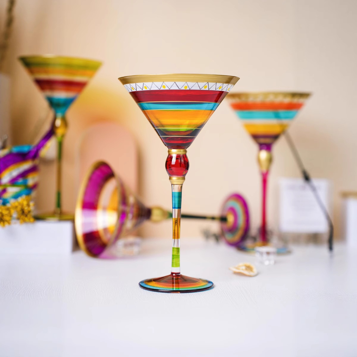 Hand-painted creative Martini wine glasses, vintage cocktail glasses, sweet wine glasses, highball glasses, champagne glasses, red wine glasses and beer glasses full figure