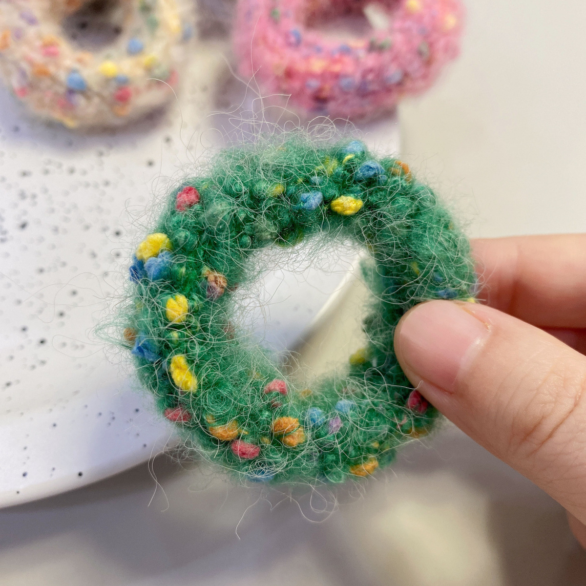 The new Korean version of the popular chanel-style woolen hair band with high elasticity and candy-colored doughnut headband is a Christmas hair accessory Application Scenario