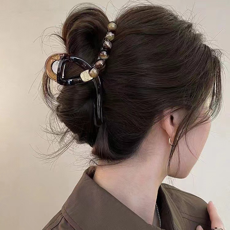 Coffee-colored pearl high-end hairpin for women, thick hair clip, back of the head updo, shark clip, elegant and stylish hair clip Specification drawing
