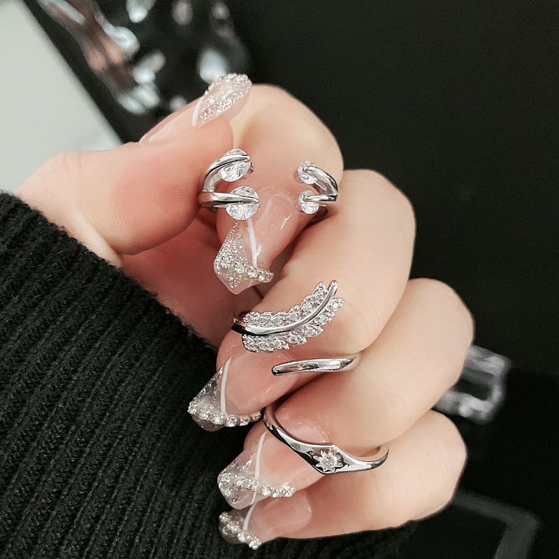This elegant and versatile, slightly set, light luxury open ring is designed in a cold and fashionable style for women on Instagram. It features a simple and unique design Specification drawing