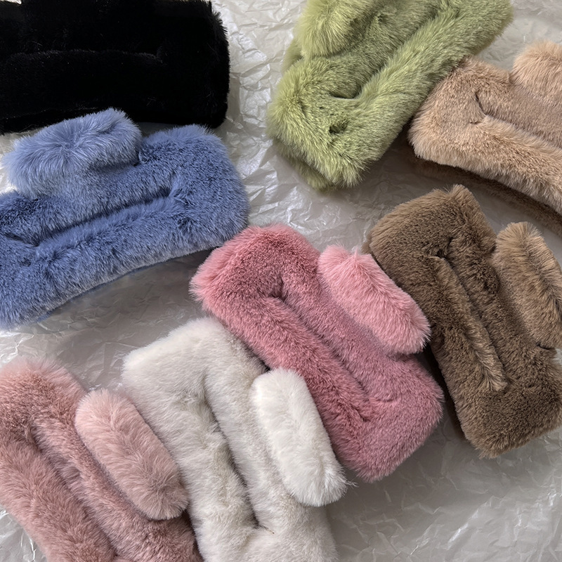 Simple and elegant! Square fur gripper! Dopamine hairpin, plush hair clip, shark clip, ins style hair accessory full figure