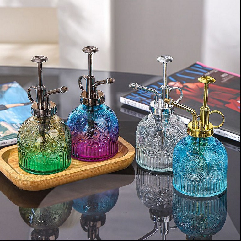 In stock: sunflower glass spray bottle, retro embossed garden watering and watering bottle, household colored pressed spray bottle details Picture