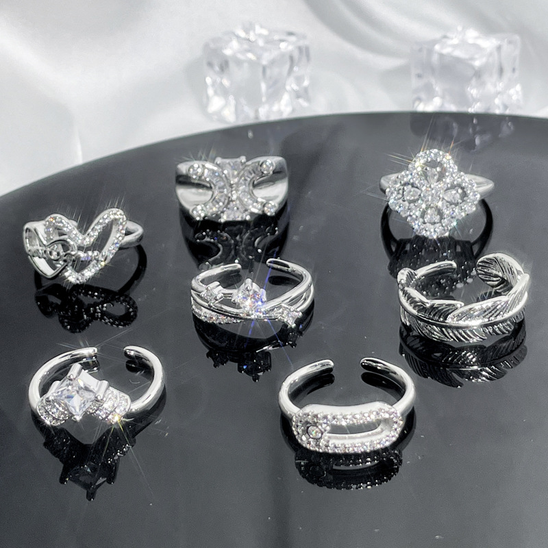 This irregular heart-shaped diamond index finger ring exudes a sense of luxury and sophistication for women. It features an ins style and is fashionable and versatile details Picture
