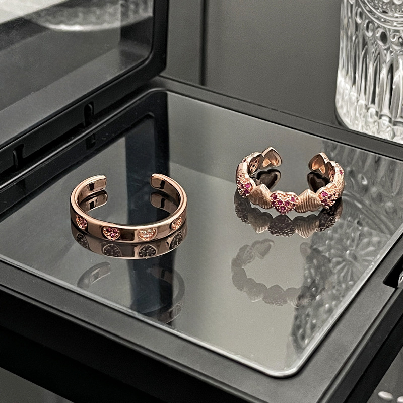 Sweet and cool retro brushed heart red diamond rose gold open ring, a unique and high-end women's light luxury versatile ring Application Scenario