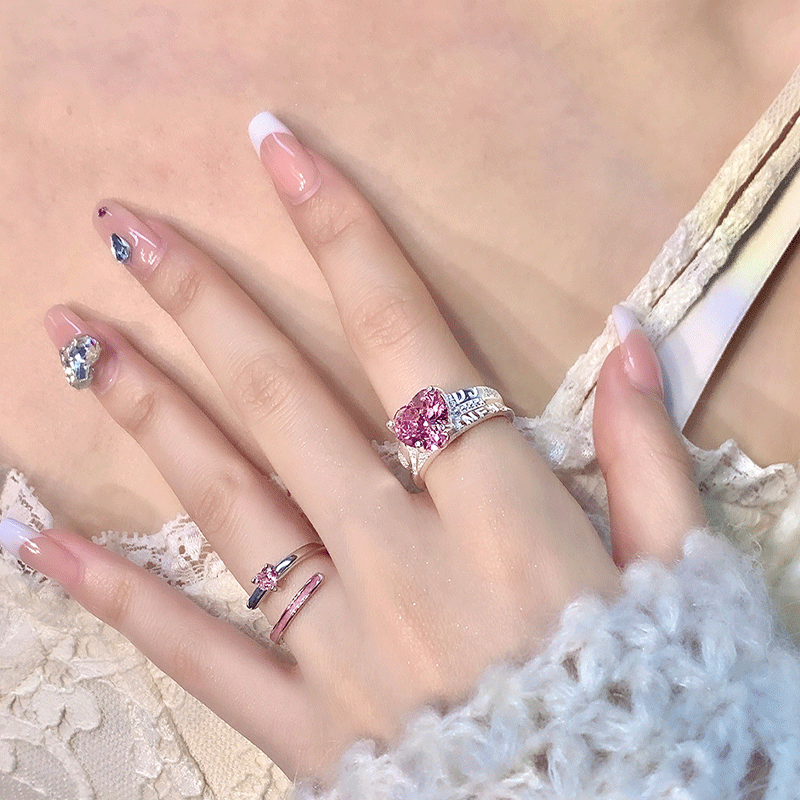 Sweet and cool pink heart-shaped zircon ring for women, full diamond sweet style ring, fashionable and versatile open ring Application Scenario