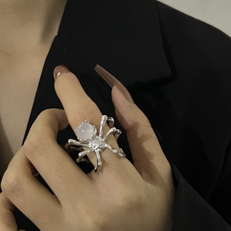 Dark and avant-garde open-top ring for women, inS-style niche design, cold spider personality, light luxury, trendy punk ring full figure