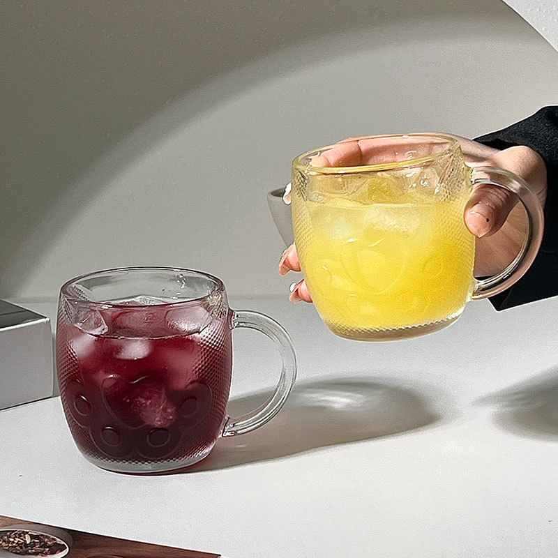 Creative cat paw glass cup, high appearance level drinking cup, light luxury high-end milk and juice cup, commercial coffee cup with handle Application Scenario
