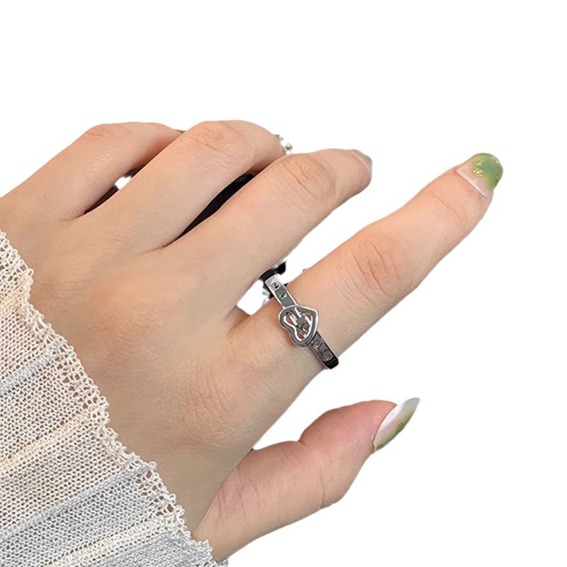 A niche design with a heart-shaped belt buckle ring, a fashionable and individual open index finger ring for women, and a trendy and simple ring that is popular on Instagram Item Picture