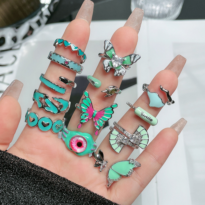 Korean-style fresh and light Mambo mint green drip glaze ring, feminine butterfly high-end feel, cold style geometric ring trend Application Scenario