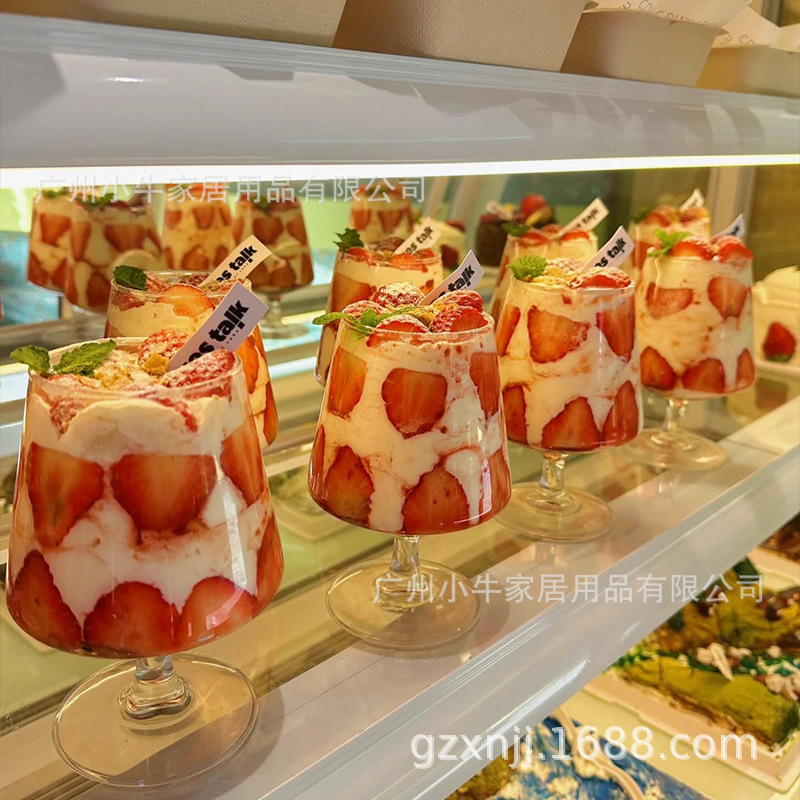 2025 Cream Strawberry Cake Cup, low-footed glass dessert, internet-famous cup, cherry high-footed cup, the same style as Xiaohongshu Application Scenario