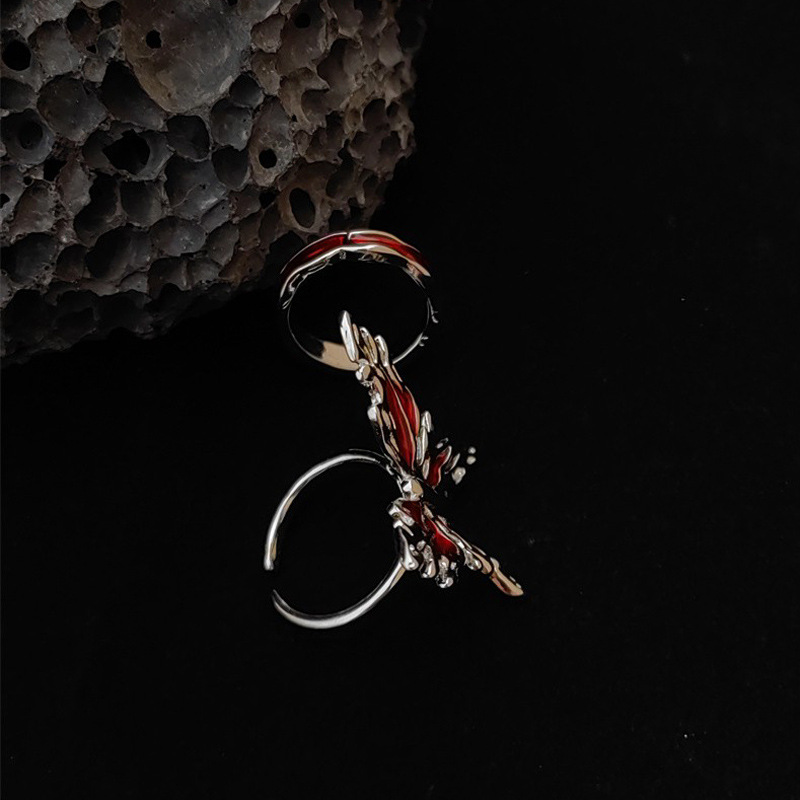 The new three-dimensional red butterfly opening ring is a niche design for women, exuding a sense of high-end luxury and a sweet and cool personality details Picture