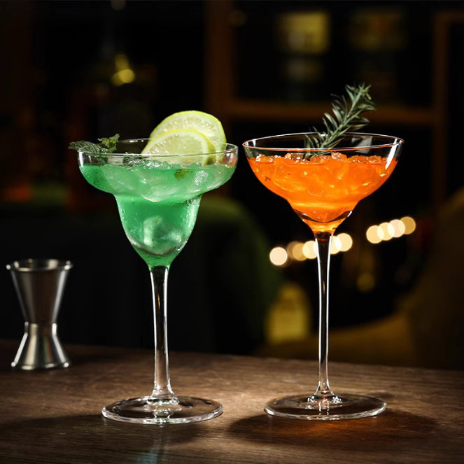 European-style crystal thickened glass cocktail glass, Margarita Martini bar cocktail bar triangular cold drink cup Specification drawing