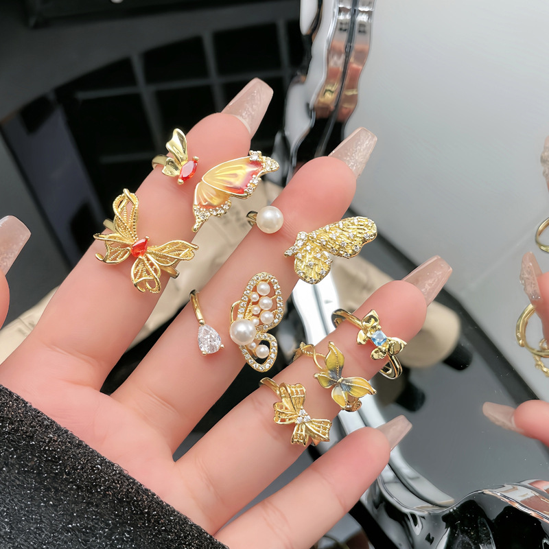 A light luxury and high-end golden butterfly-shaped opening ring for women on Instagram, with a cold and cool style, sweet and unique, exquisite and niche food ring details Picture