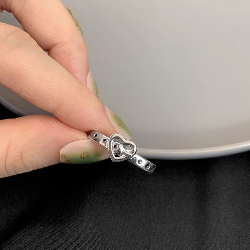 A niche design with a heart-shaped belt buckle ring, a fashionable and individual open index finger ring for women, and a trendy and simple ring that is popular on Instagram details Picture