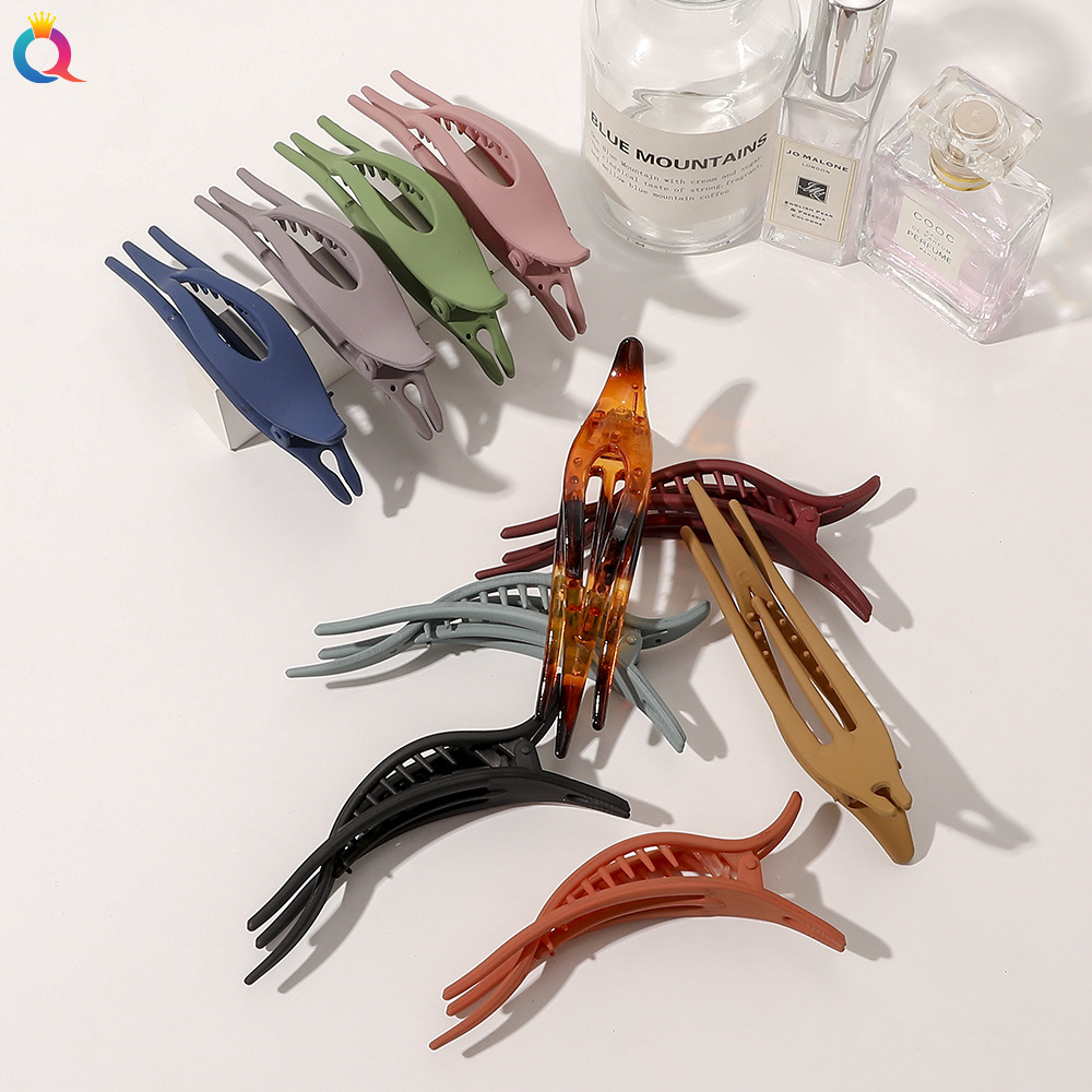 Qiyue Korean matte horizontal hair clip for bathing, large duckbill clip at the back of the head, plastic swallow clip hair accessory for women details Picture