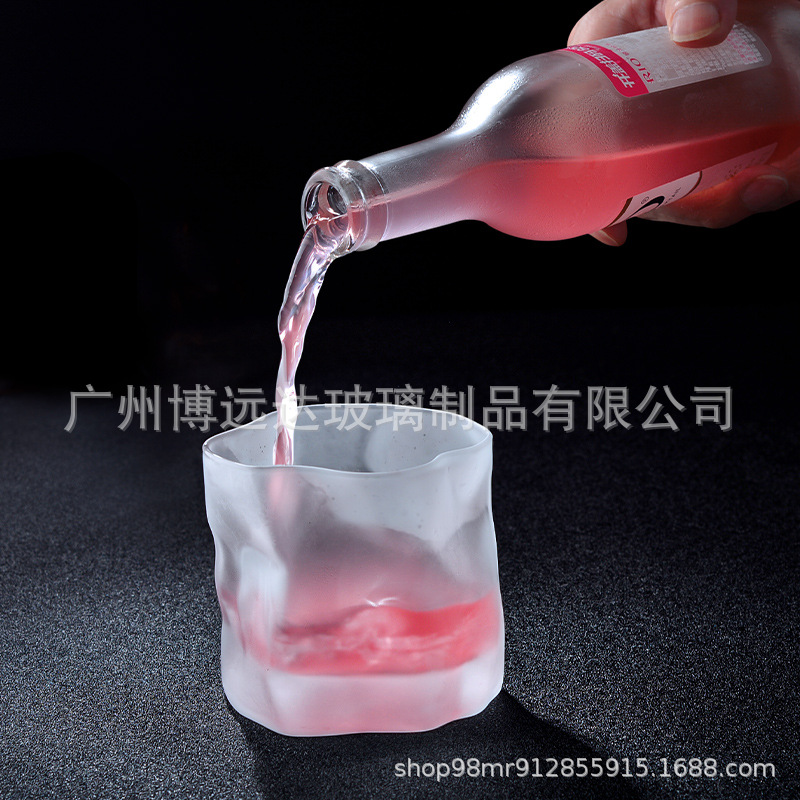 Nordic glass beer mugs, Internet celebrities, high appearance level, irregular-shaped water cups, whisky foreign wine glasses, creative glass cups, ins style Application Scenario