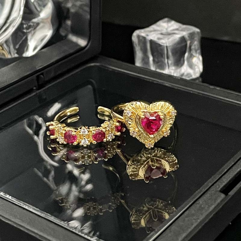Retro heart-shaped red diamond elegant open ring, ins cold style, fashionable and high-end texture, versatile and personalized index finger ring Application Scenario