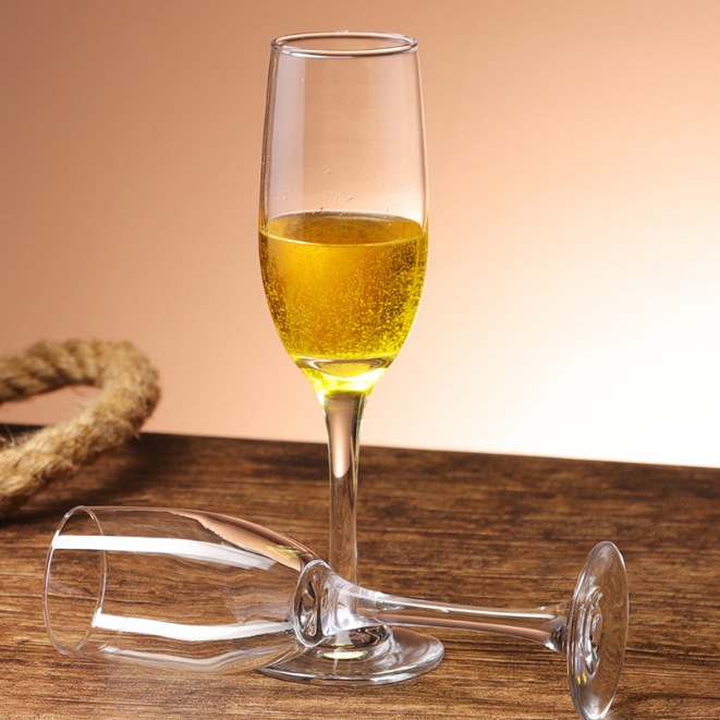 Crystal glass highball glass, sparkling wine glass, crystal glass champagne glass, classical European wine cocktail glass Application Scenario