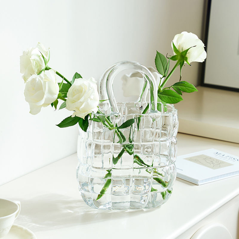 Table and living room decorative items, glass vases, hand blue series vases, handbags, vases, hydroponic flower arrangements, color box packaging Application Scenario