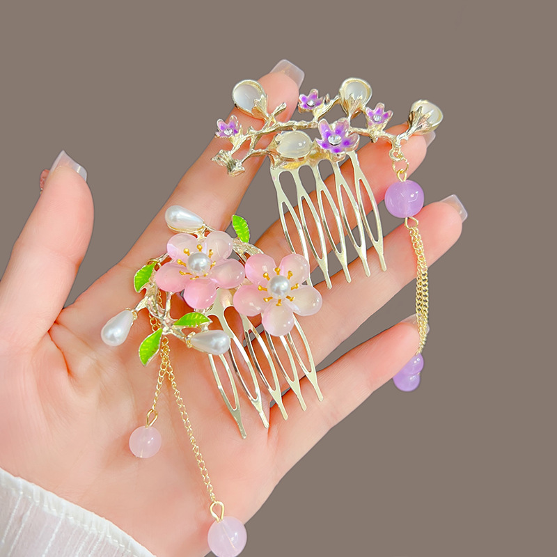 Super ethereal and sweet lily of the valley hair comb, retro Chinese style flower tassel hair clip, side hair accessory, Hanfu accessory, broken hair clip Application Scenario