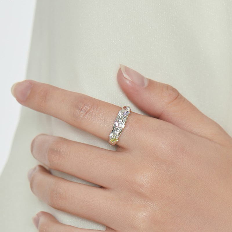 Colorful diamond zircon light luxury high-end open ring for women, a niche design, simple, fashionable, individual and sweet cool ring on Instagram Application Scenario