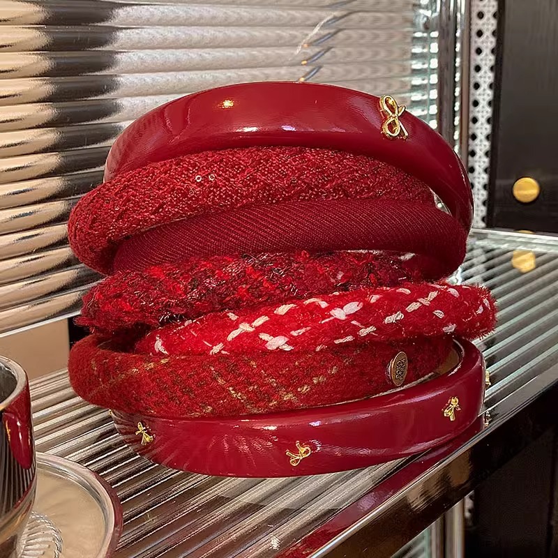 Ankela red hairband for women's spring and summer, a high-end Korean Christmas red hairband with letter bow headband for women details Picture