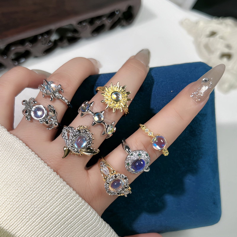 New Chinese-style retro moonstone sweet and cool ring for women, adjustable geometric, fashionable, exquisite and versatile index finger ring trend Application Scenario