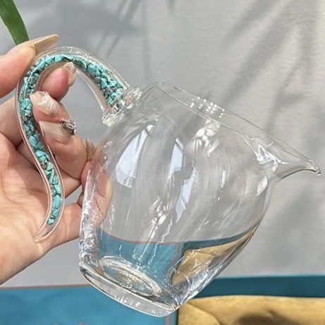 High-end turquoise fair cup, transparent heat-resistant glass, high appearance level, tea sea tea divider, kung Fu tea ceremony beverage crystal full figure