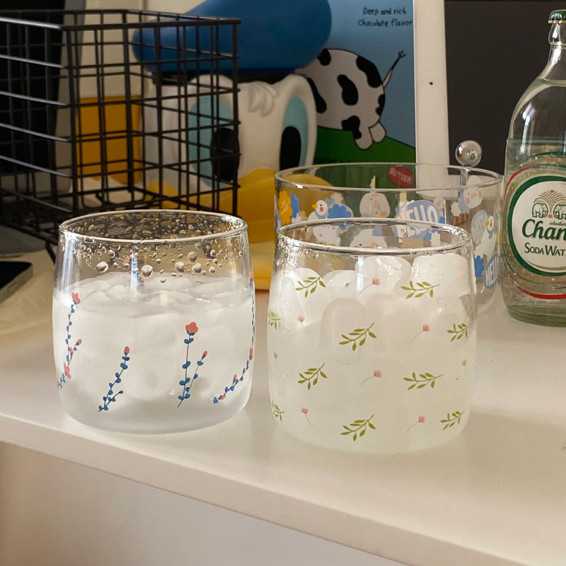 Manmang made a summer Instagram small floral glass cup, a niche retro flower juice drink, a glass water cup and a cold drink full figure