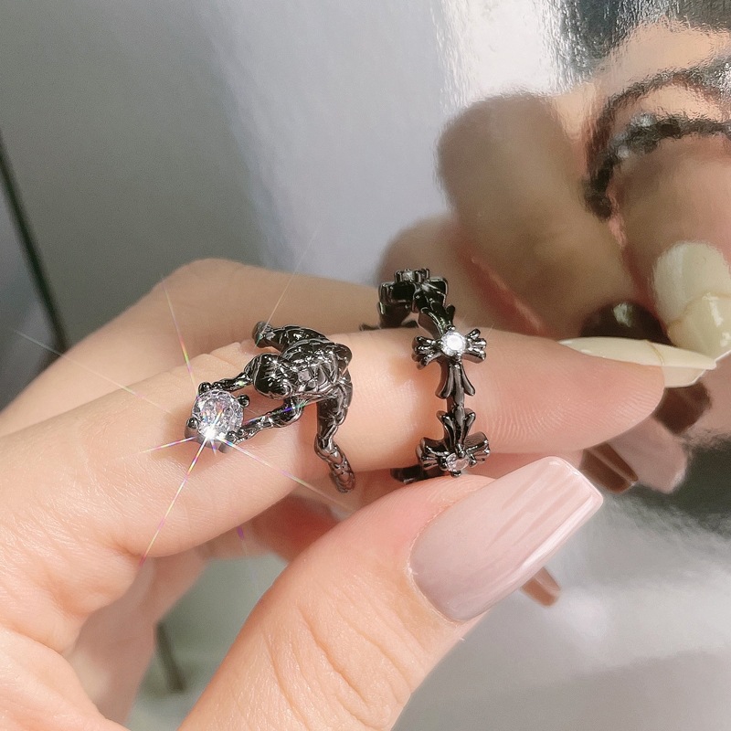 Punk, cool and high-end dark open ring, women's cross, cold and individualistic style, fashionable and versatile hip-hop ring Application Scenario