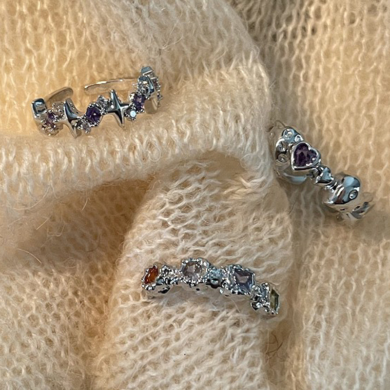 The ring for women on Instagram features a cold and elegant, simple and niche design. It is made of sweet and cool colored zircon, exuding a unique and stylish vibe. It is a trendy index finger ring full figure