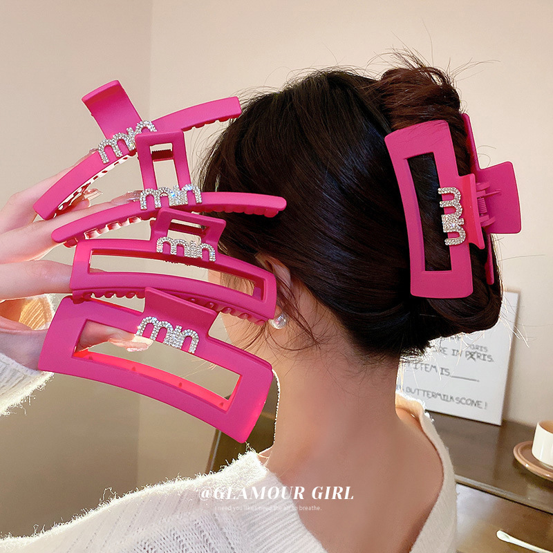 Korean pink miumiu letter hair clip, female letter grab clip at the back of the head, high-end and exquisite shark clip details Picture