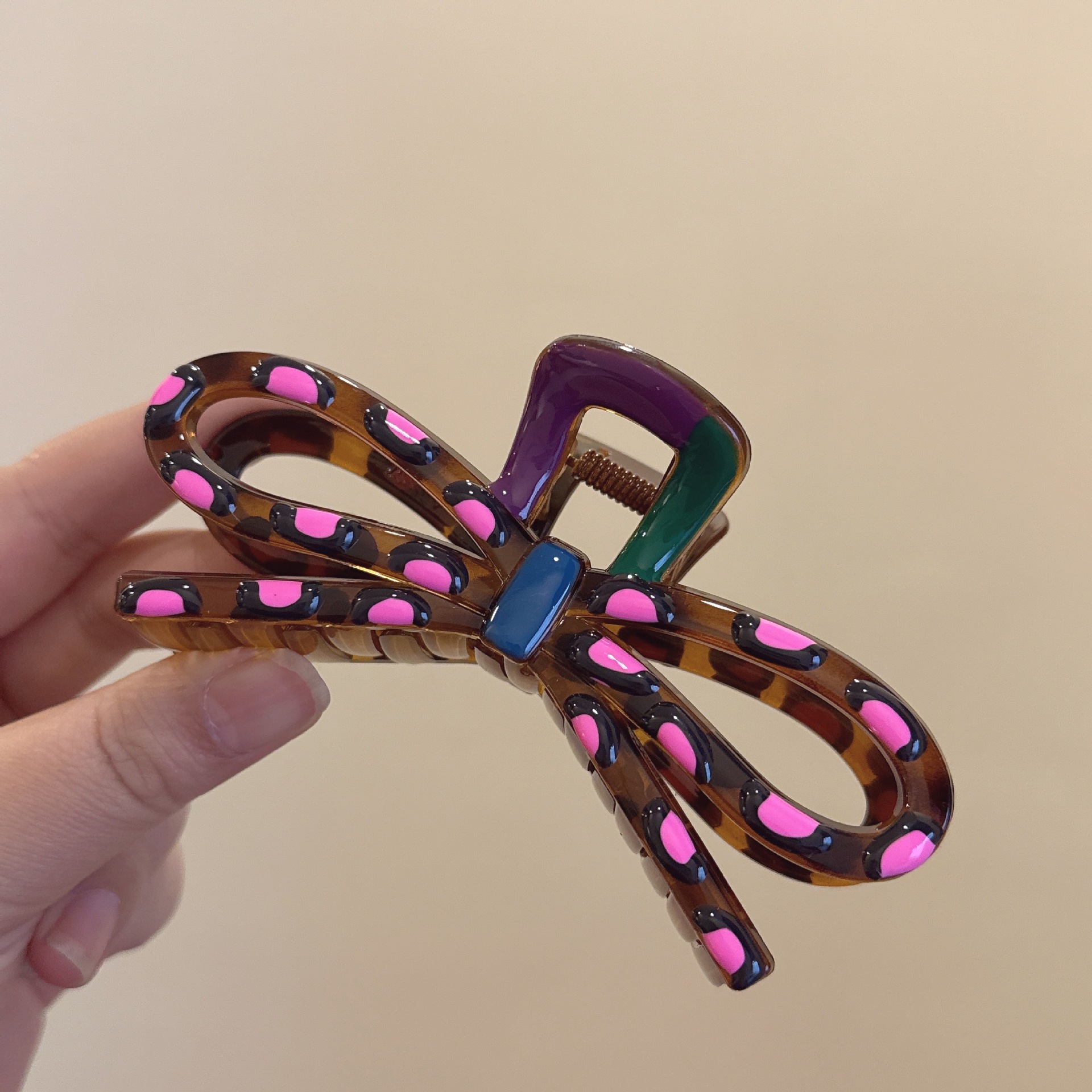 The 2025 new high-end color-blocking bow hair clip for women, the shark clip at the back of the head, large volume, and the large size of the updo and grappling clip details Picture