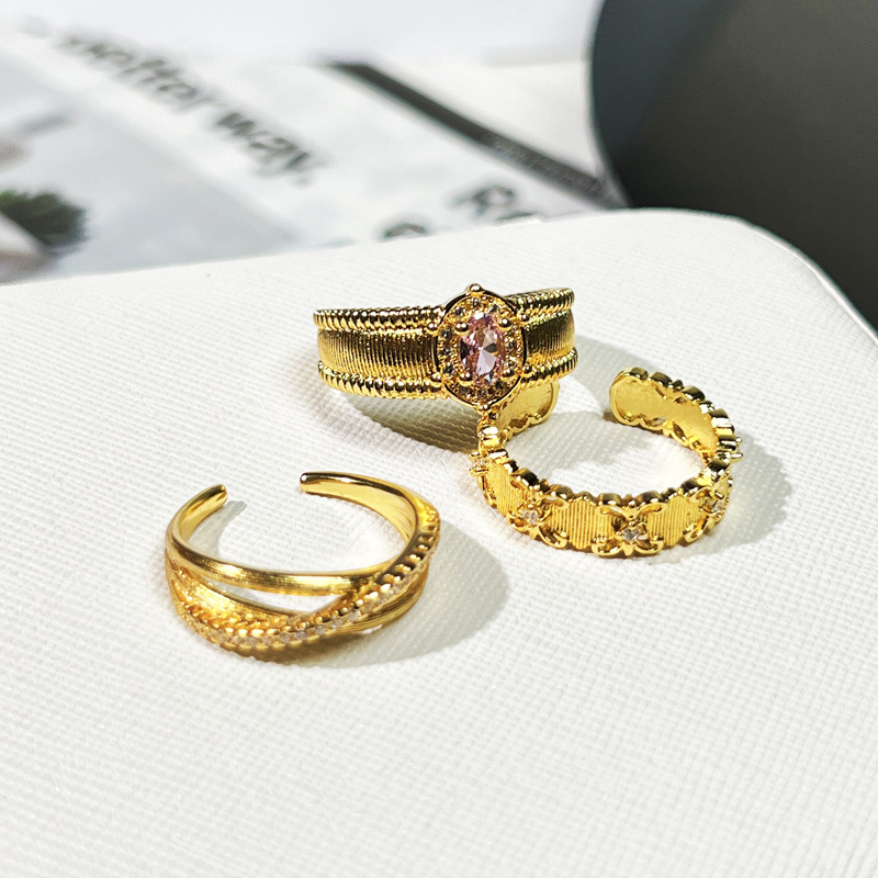A popular brushed pigeon egg ring on Xiaohongshu, featuring a female mid-style pink diamond court fashion and a versatile and unique ring accessory Application Scenario