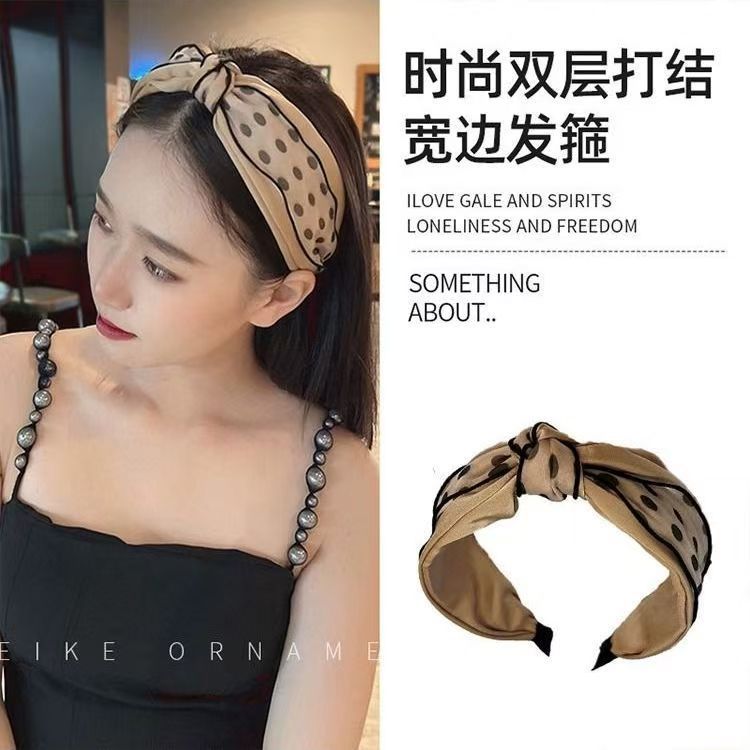 The new high-end autumn and winter hair band for women, the high top of the head clip, with a wide edge for pressing hair and washing the face, exudes a high-end look details Picture