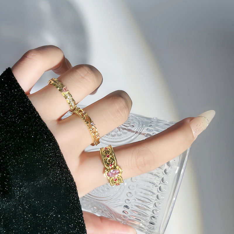 【 Golden Diamond Brocade 】 Court-style lace retro pink diamond hollowed-out opening ring, a fashionable and exquisite light luxury ring for women full figure