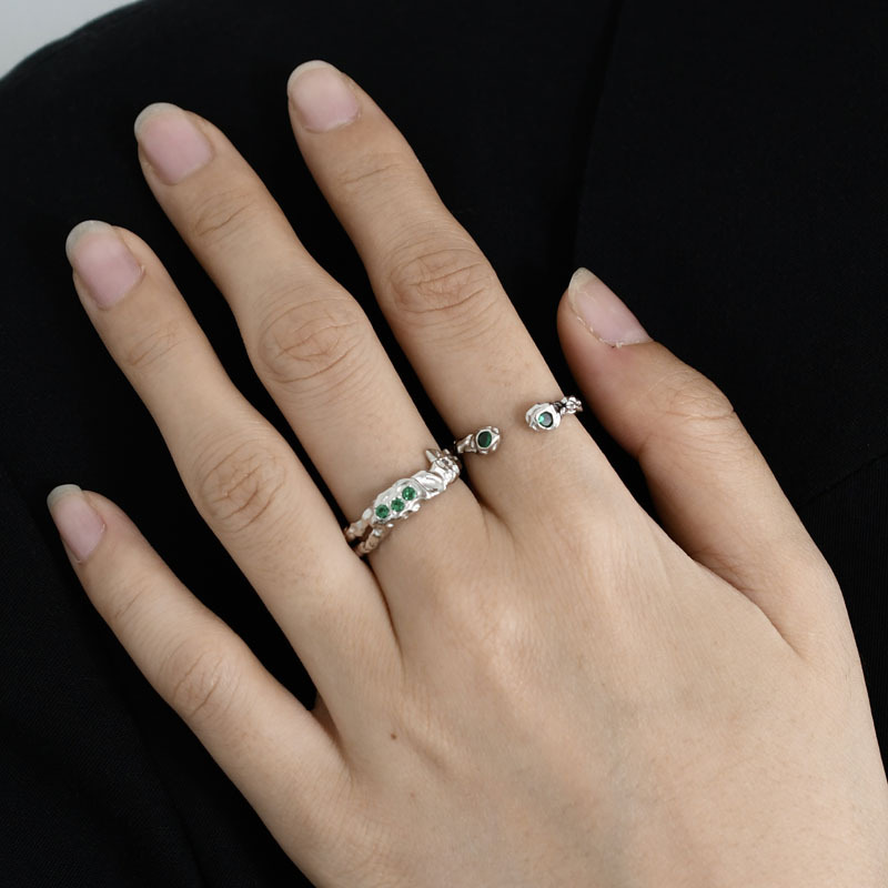 A niche design of green zircon with an irregular and trendy French texture, an open ring for women in a cold style on Instagram Application Scenario
