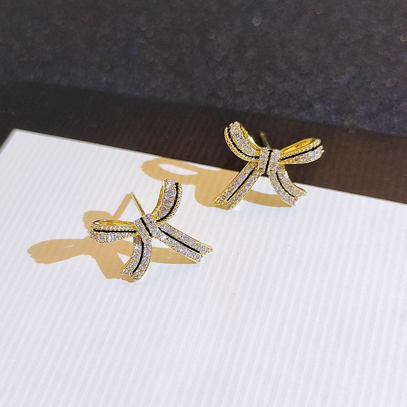 Xuhui brand exquisite and light luxury copper plated with real gold and set with zircon 925 silver needle bow, lacquered, fashionable and elegant stud earrings Application Scenario